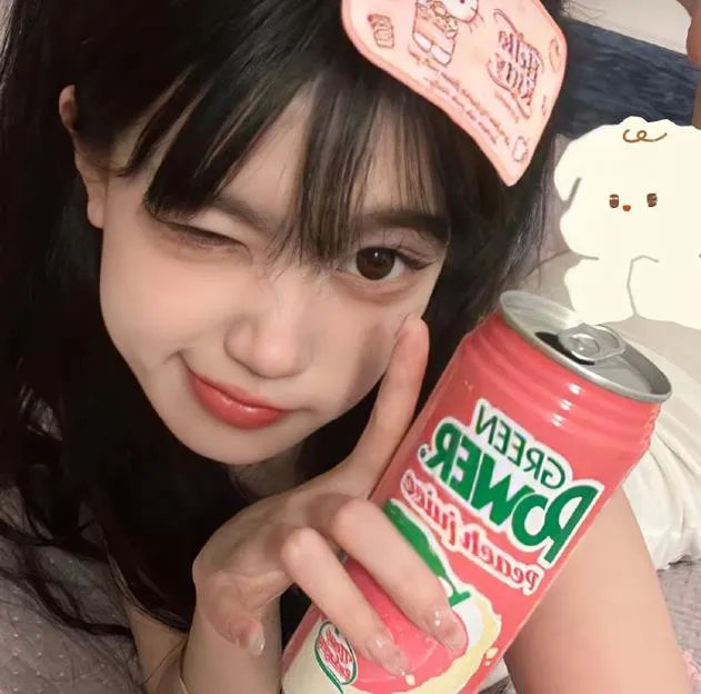 随盲柳入眠的女人